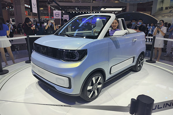 未来最便宜的敞篷车 宏光MINI EV CABRIO车展实拍