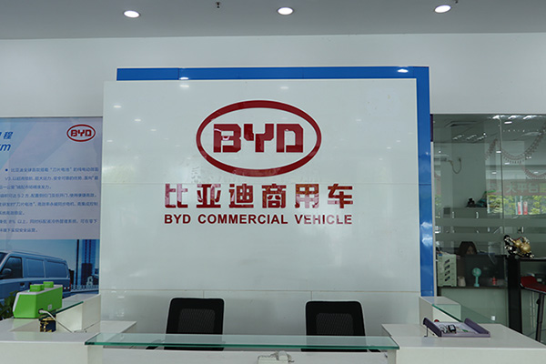 服务加量不加价 鑫瑞达比亚迪V3送车上门